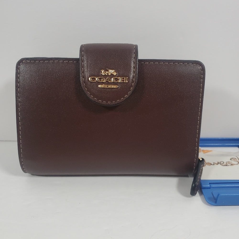 SOLD NWT COACH Women’s Medium Corner Zip Wallet Refined Leather Gold/Maple